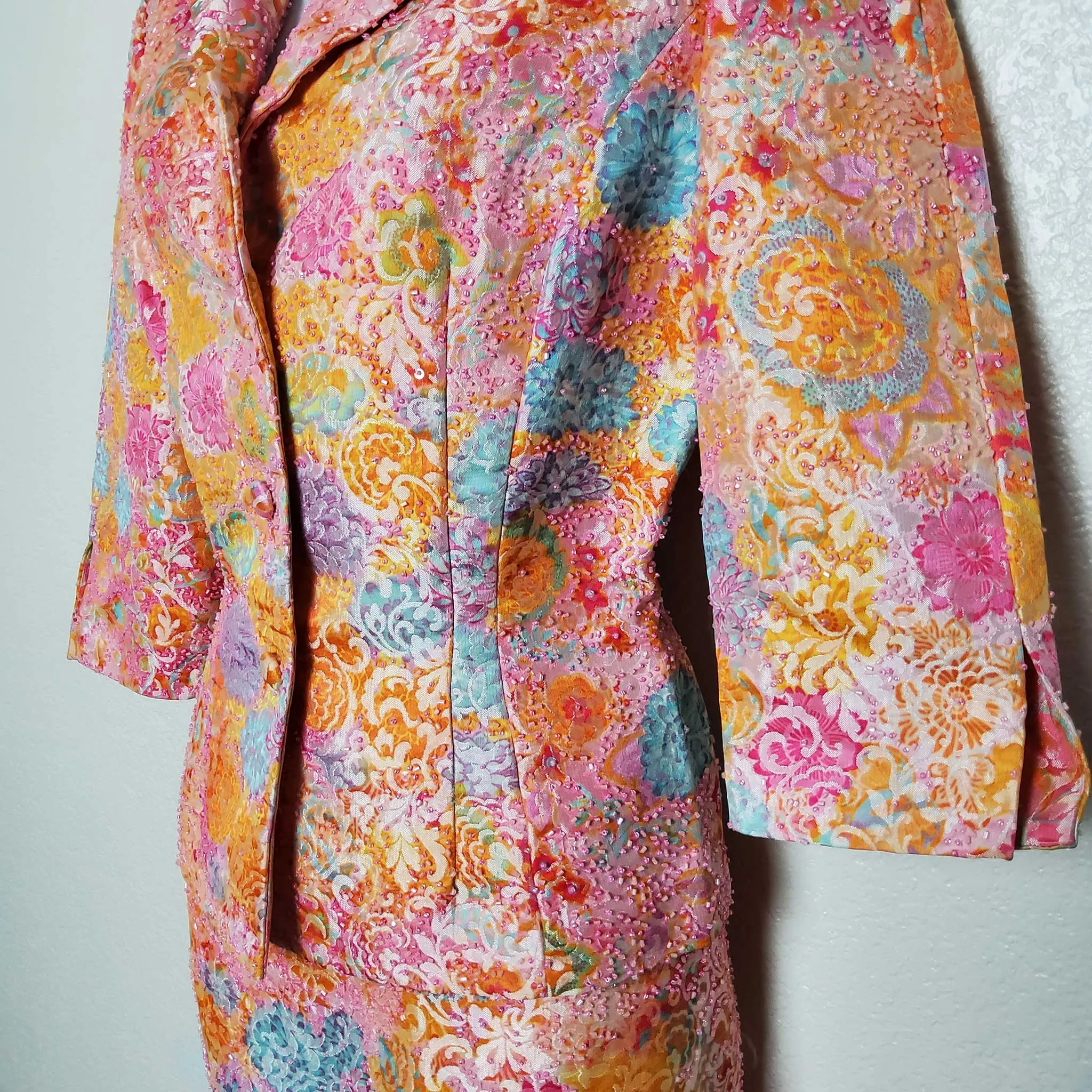 Carmen Marc Valvo Signature Peach Floral Pattern, Beaded Sequin 2-Piece Skirt Suit Set, Women's Size 10