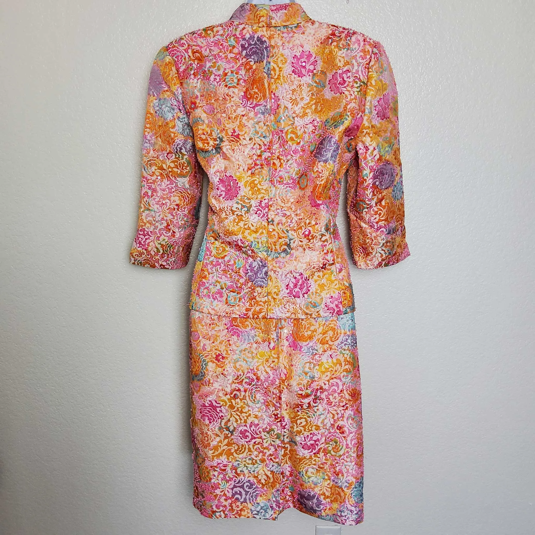 Carmen Marc Valvo Signature Peach Floral Pattern, Beaded Sequin 2-Piece Skirt Suit Set, Women's Size 10