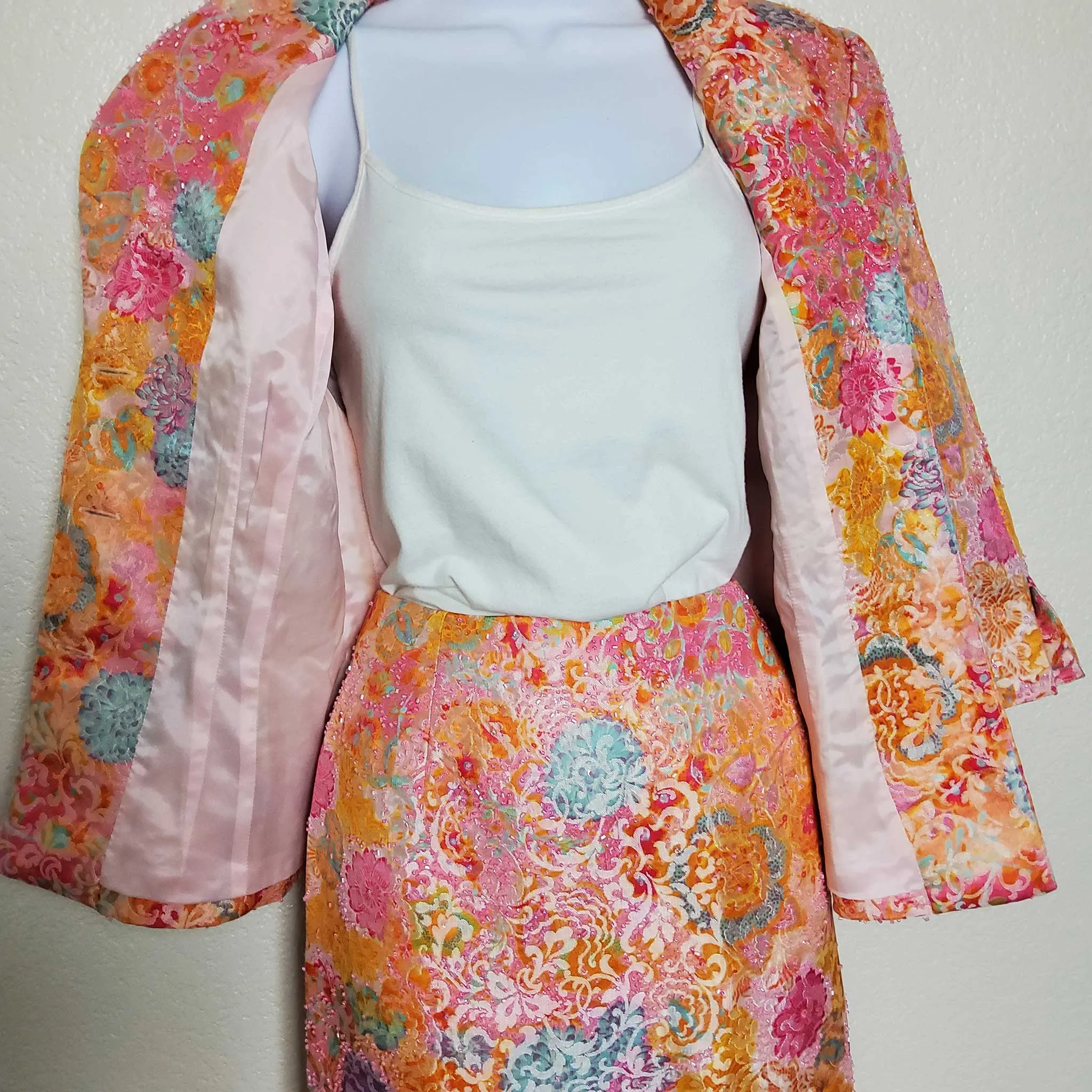 Carmen Marc Valvo Signature Peach Floral Pattern, Beaded Sequin 2-Piece Skirt Suit Set, Women's Size 10