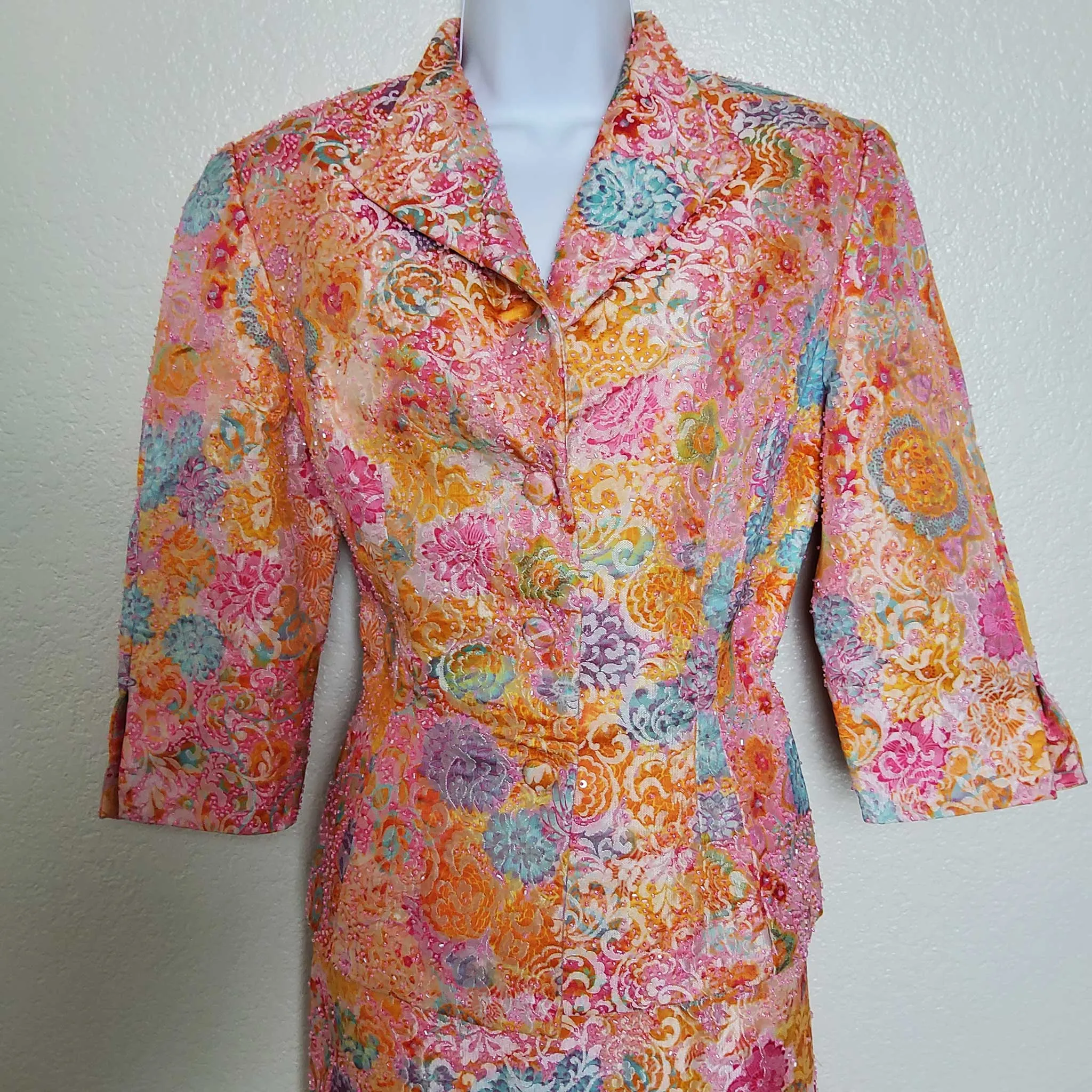 Carmen Marc Valvo Signature Peach Floral Pattern, Beaded Sequin 2-Piece Skirt Suit Set, Women's Size 10