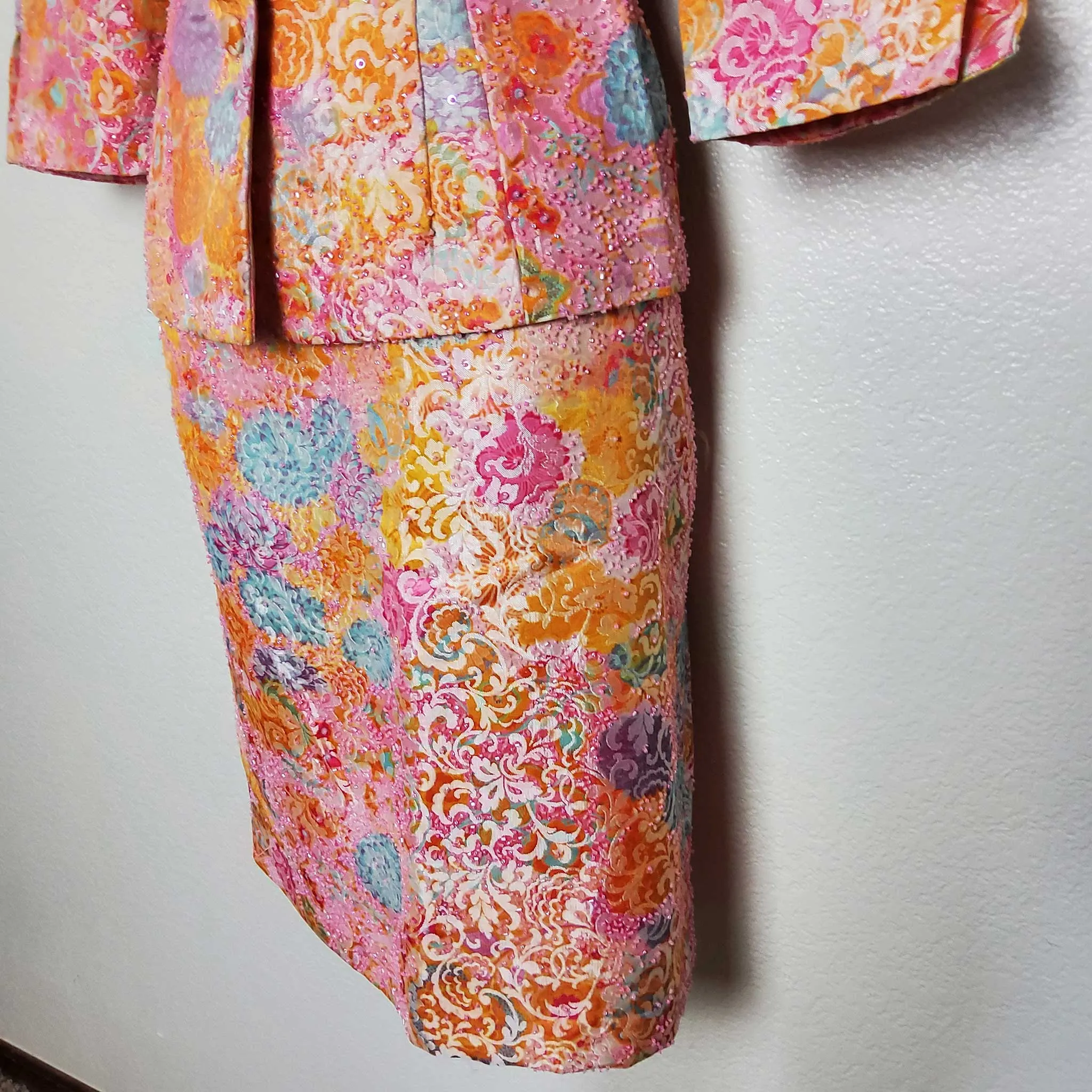 Carmen Marc Valvo Signature Peach Floral Pattern, Beaded Sequin 2-Piece Skirt Suit Set, Women's Size 10