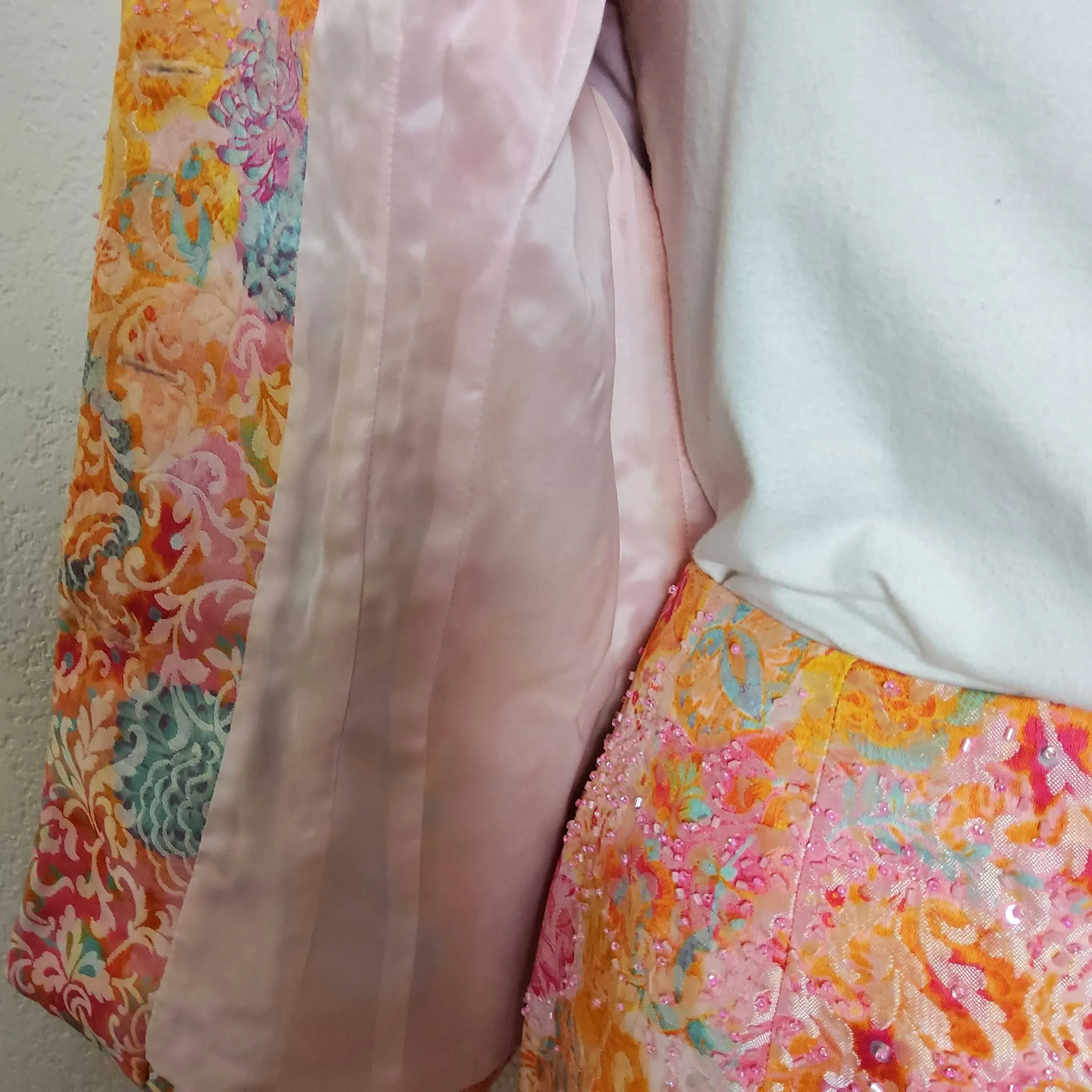 Carmen Marc Valvo Signature Peach Floral Pattern, Beaded Sequin 2-Piece Skirt Suit Set, Women's Size 10