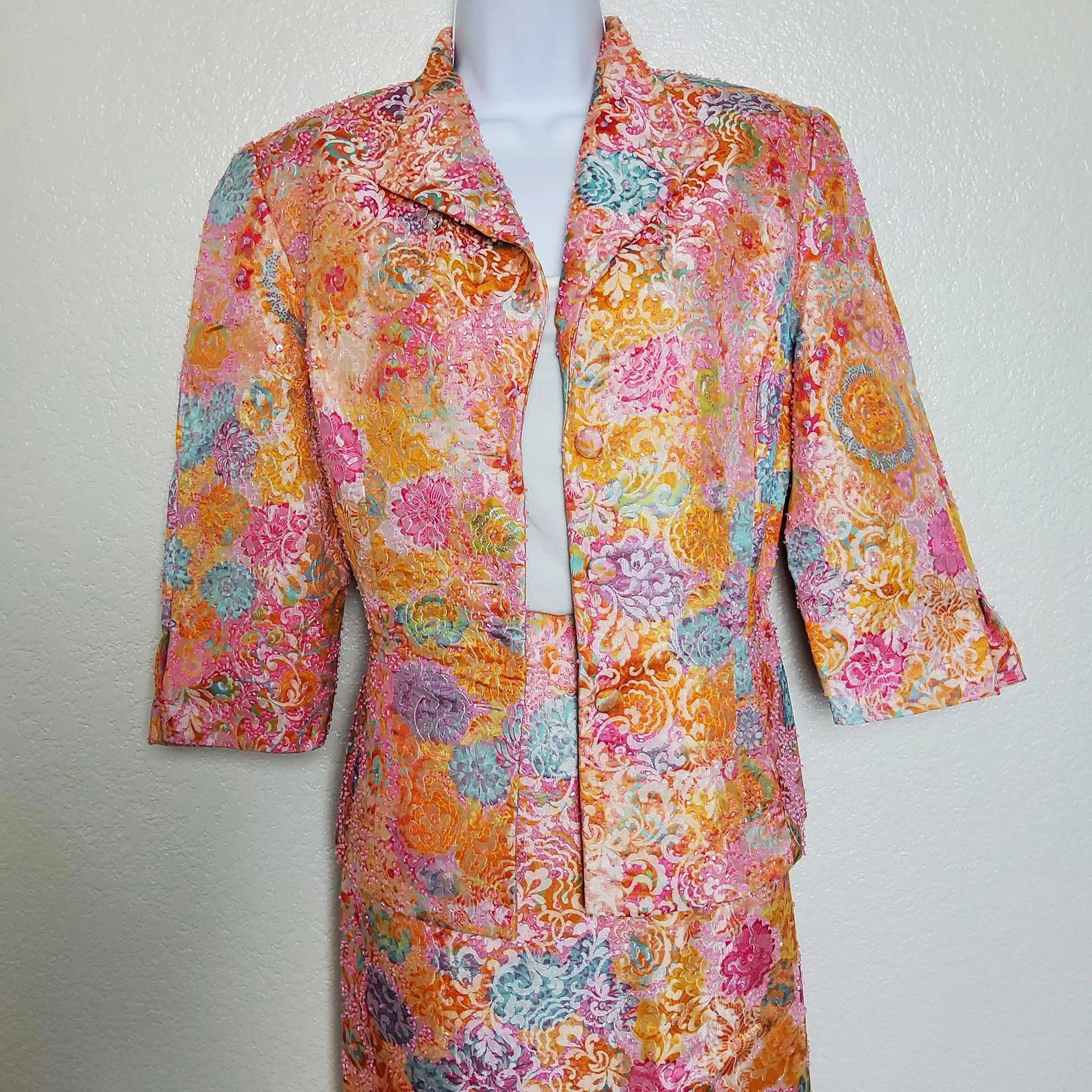 Carmen Marc Valvo Signature Peach Floral Pattern, Beaded Sequin 2-Piece Skirt Suit Set, Women's Size 10
