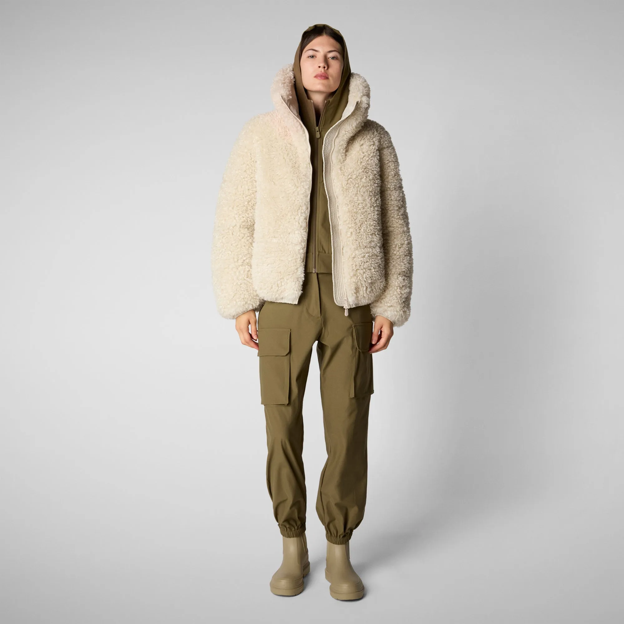 Woman's cargo pants Gosy in husk green