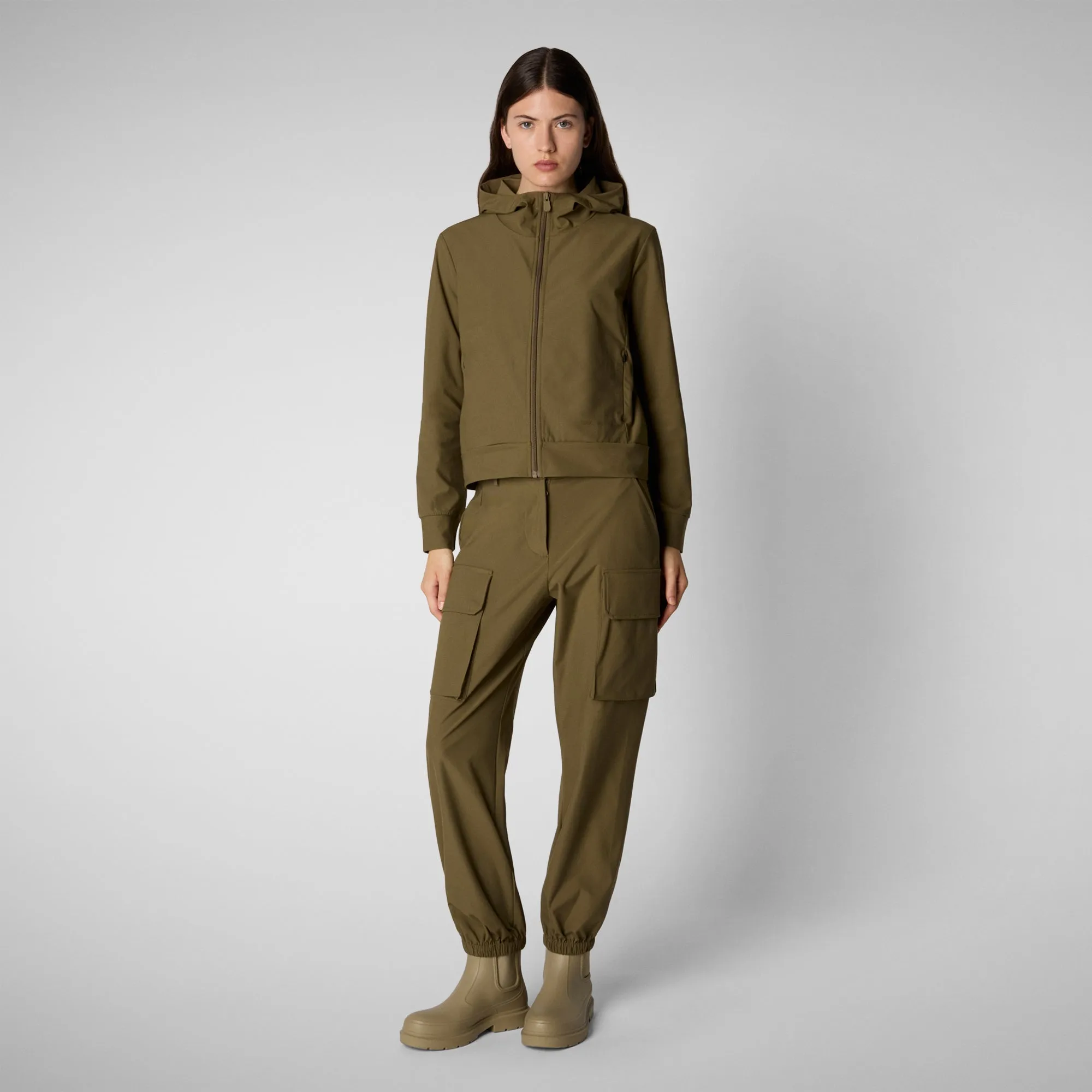 Woman's cargo pants Gosy in husk green