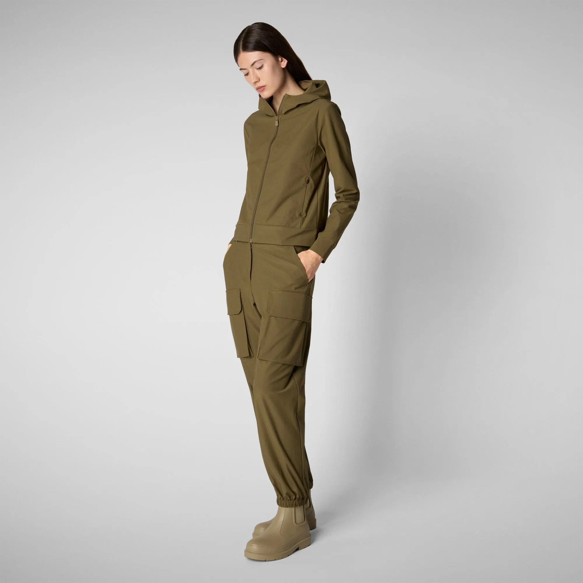 Woman's cargo pants Gosy in husk green